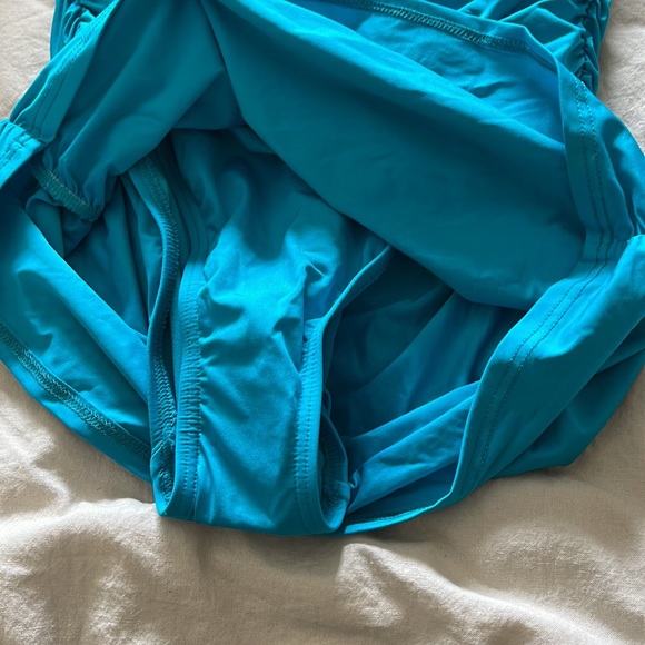 Swimsuit one piece with removable straps brand new - Picture 4 of 11